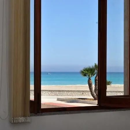 別荘 Sul Lungo Mare Posizione Unica サン・ヴィート・ロ・カーポ